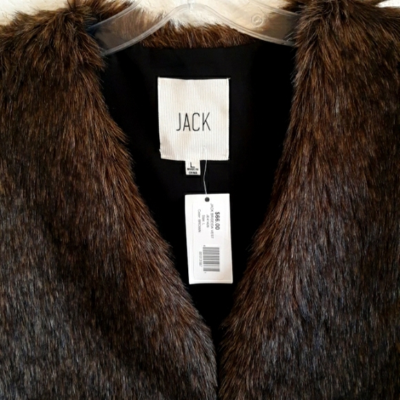 XMAS SALE🎄🥰Gorgeous Faux Fur Vest!! - Picture 2 of 15